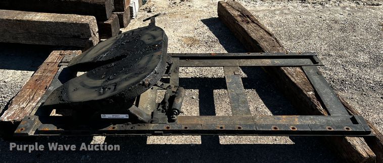 image for item MF9857 Fifth wheel plate