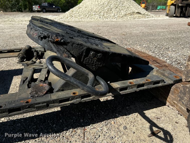 image for item MF9857 Fifth wheel plate