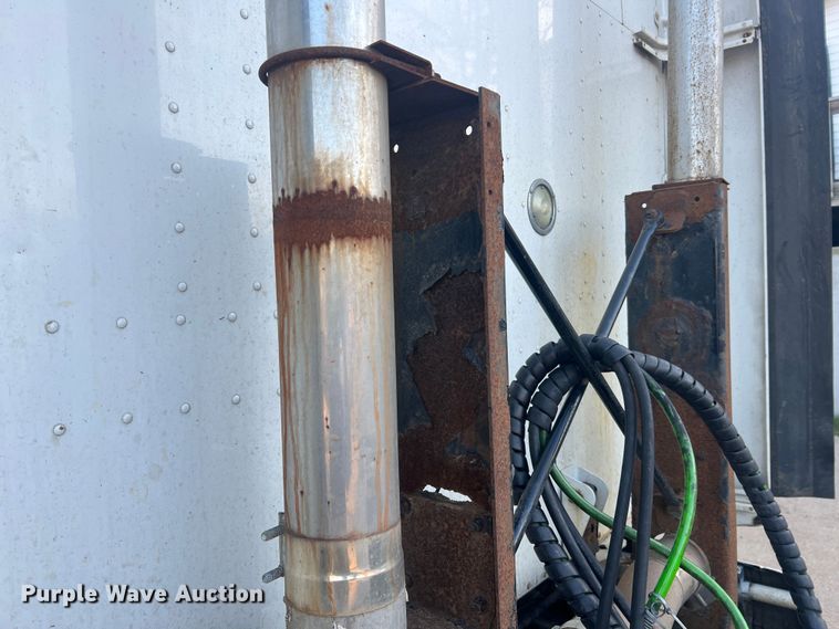 image for item MM9199 2005 Peterbilt 387  semi truck