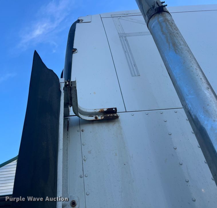 image for item MM9199 2005 Peterbilt 387  semi truck