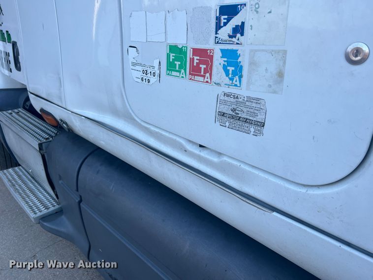 image for item MM9199 2005 Peterbilt 387  semi truck