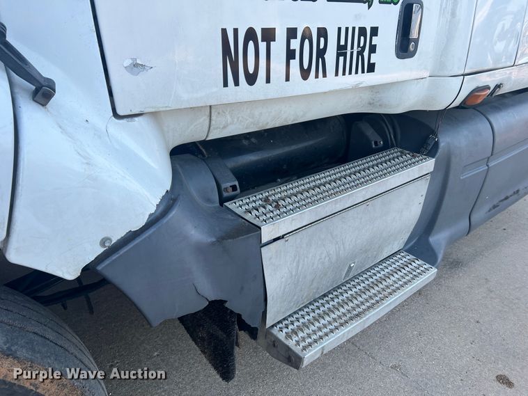 image for item MM9199 2005 Peterbilt 387  semi truck