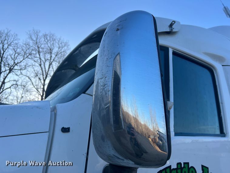 image for item MM9199 2005 Peterbilt 387  semi truck