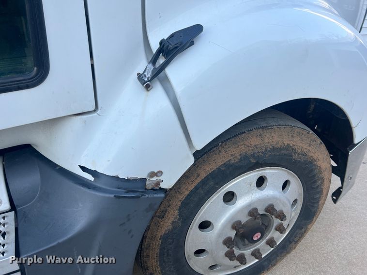 image for item MM9199 2005 Peterbilt 387  semi truck