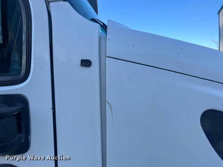 image for item MM9199 2005 Peterbilt 387  semi truck