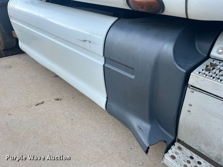 image for item MM9199 2005 Peterbilt 387  semi truck