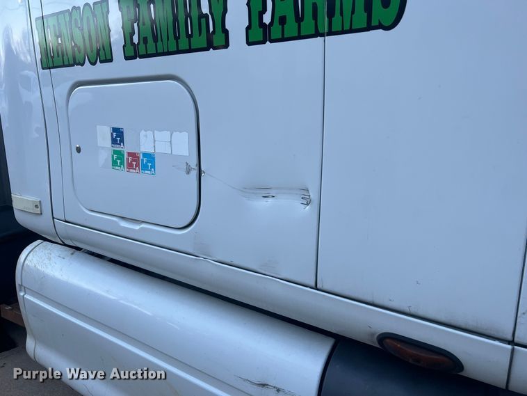 image for item MM9199 2005 Peterbilt 387  semi truck