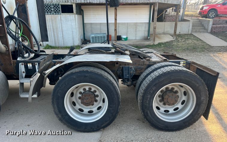 image for item MM9199 2005 Peterbilt 387  semi truck