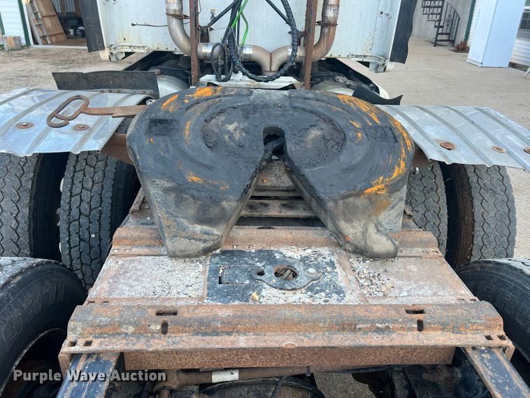 image for item MM9199 2005 Peterbilt 387  semi truck