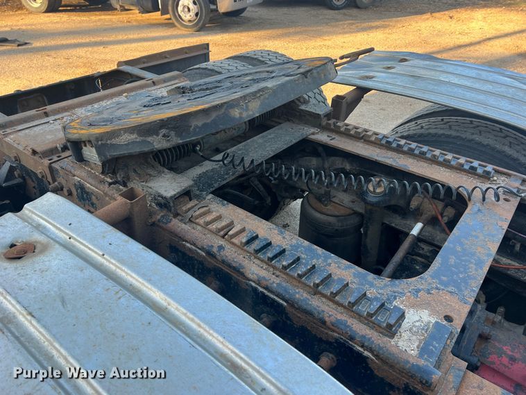 image for item MM9199 2005 Peterbilt 387  semi truck