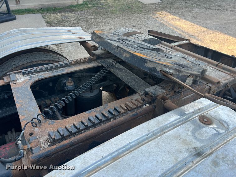 image for item MM9199 2005 Peterbilt 387  semi truck