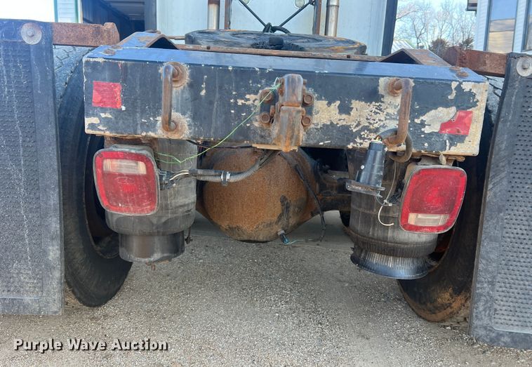 image for item MM9199 2005 Peterbilt 387  semi truck