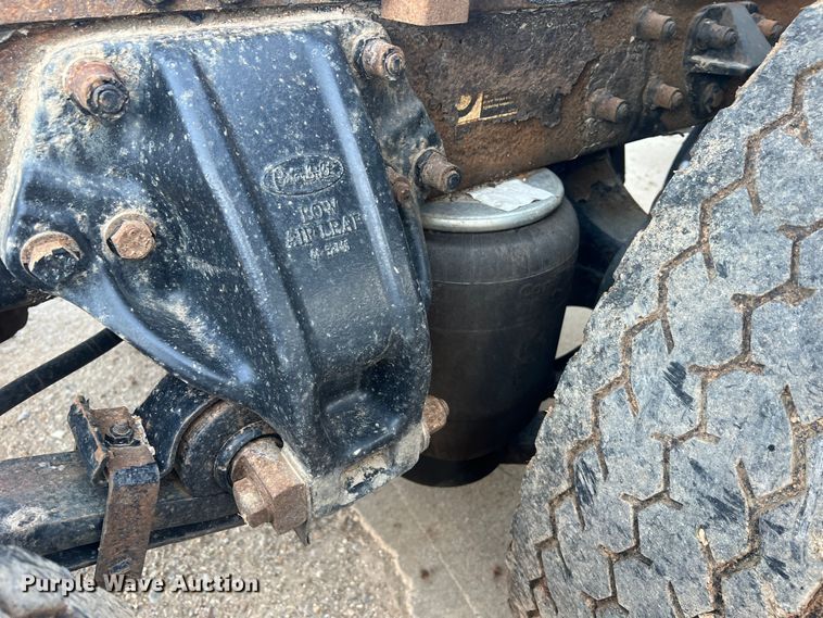 image for item MM9199 2005 Peterbilt 387  semi truck