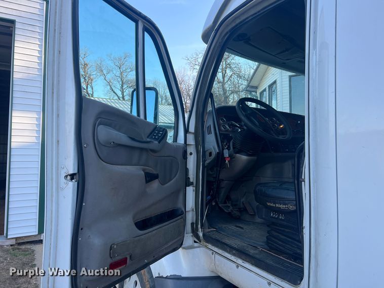 image for item MM9199 2005 Peterbilt 387  semi truck