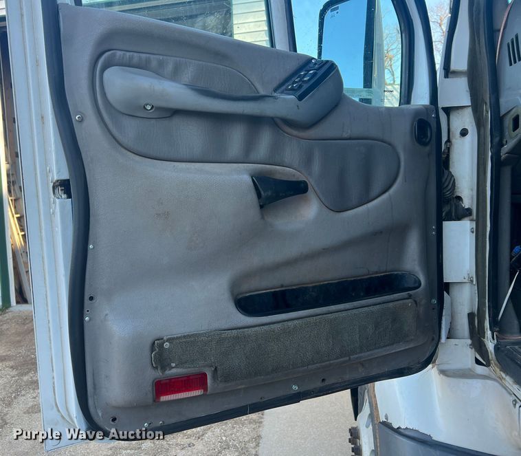 image for item MM9199 2005 Peterbilt 387  semi truck