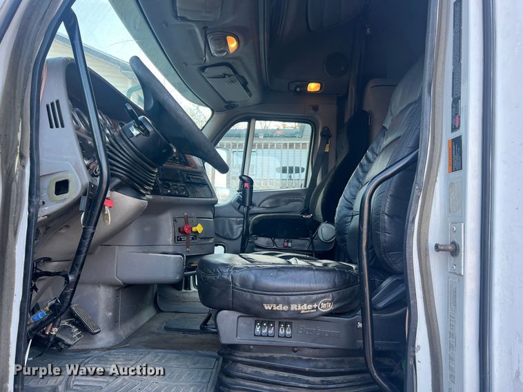 image for item MM9199 2005 Peterbilt 387  semi truck