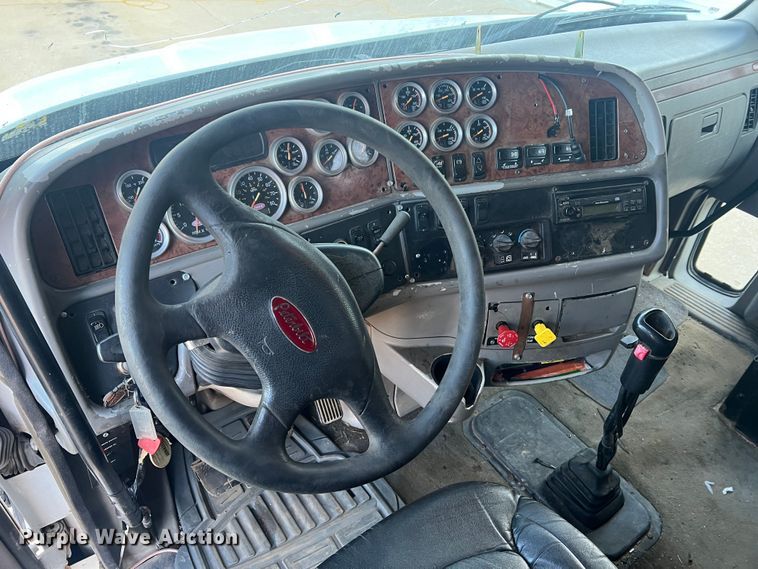 image for item MM9199 2005 Peterbilt 387  semi truck