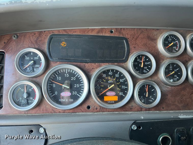 image for item MM9199 2005 Peterbilt 387  semi truck