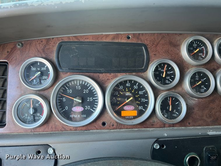 image for item MM9199 2005 Peterbilt 387  semi truck