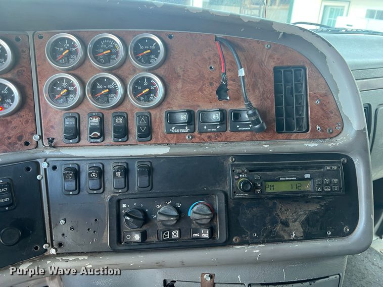 image for item MM9199 2005 Peterbilt 387  semi truck