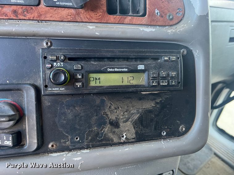 image for item MM9199 2005 Peterbilt 387  semi truck