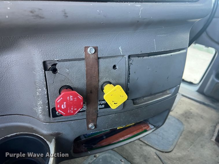 image for item MM9199 2005 Peterbilt 387  semi truck