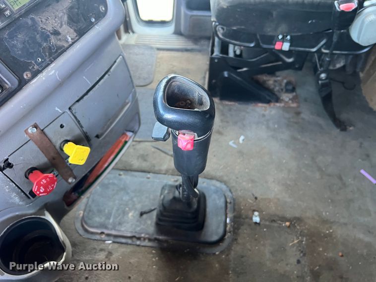 image for item MM9199 2005 Peterbilt 387  semi truck