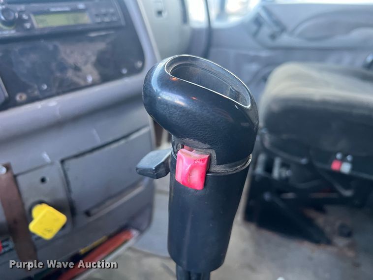 image for item MM9199 2005 Peterbilt 387  semi truck