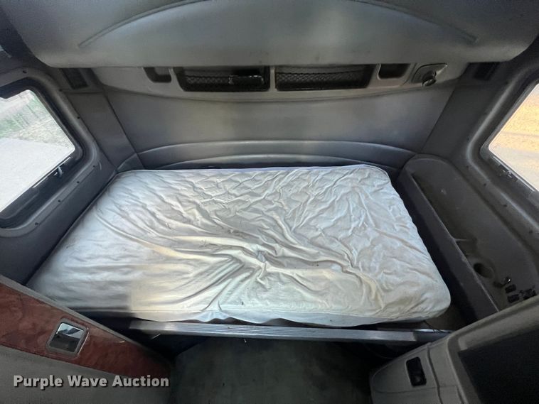 image for item MM9199 2005 Peterbilt 387  semi truck