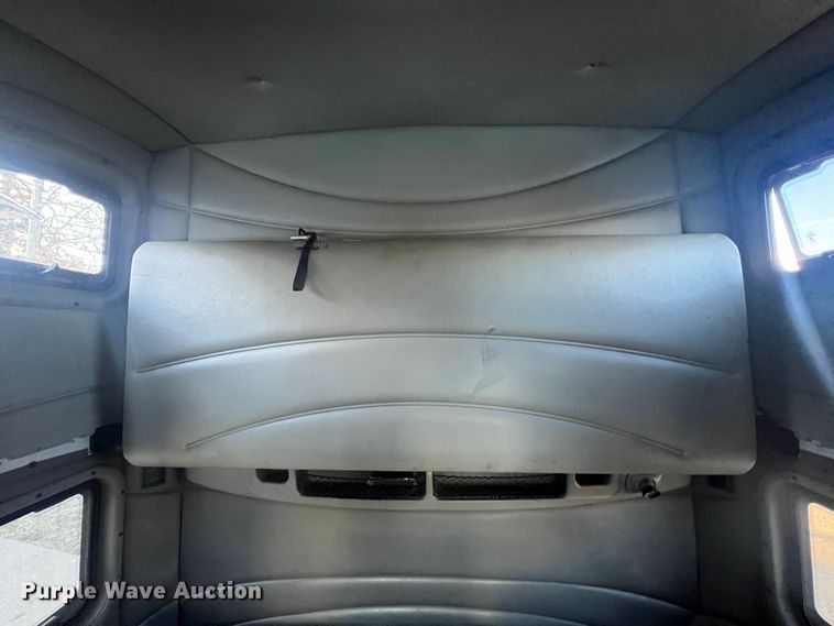 image for item MM9199 2005 Peterbilt 387  semi truck