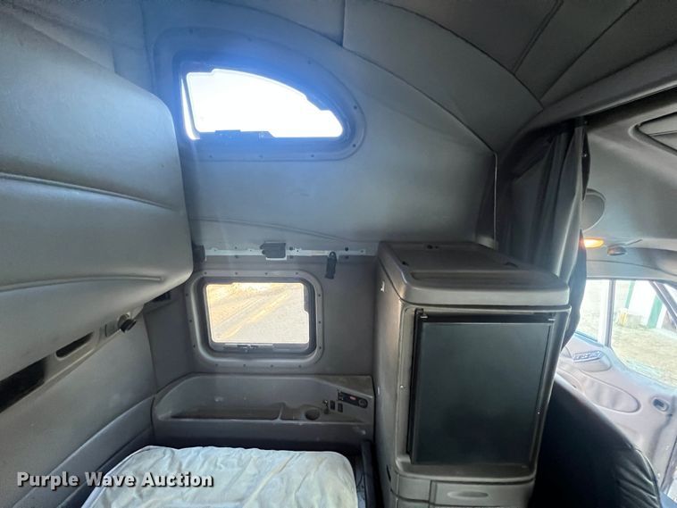 image for item MM9199 2005 Peterbilt 387  semi truck