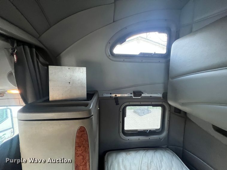 image for item MM9199 2005 Peterbilt 387  semi truck