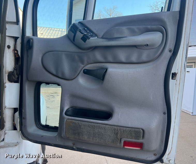 image for item MM9199 2005 Peterbilt 387  semi truck