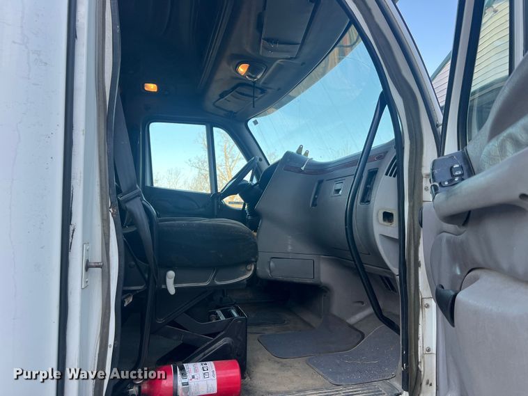 image for item MM9199 2005 Peterbilt 387  semi truck