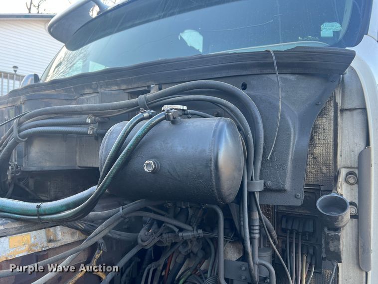 image for item MM9199 2005 Peterbilt 387  semi truck