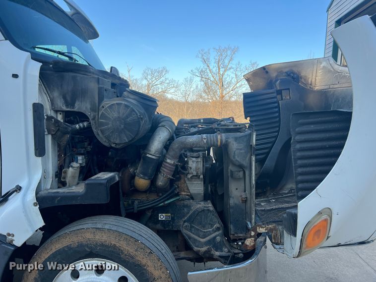 image for item MM9199 2005 Peterbilt 387  semi truck