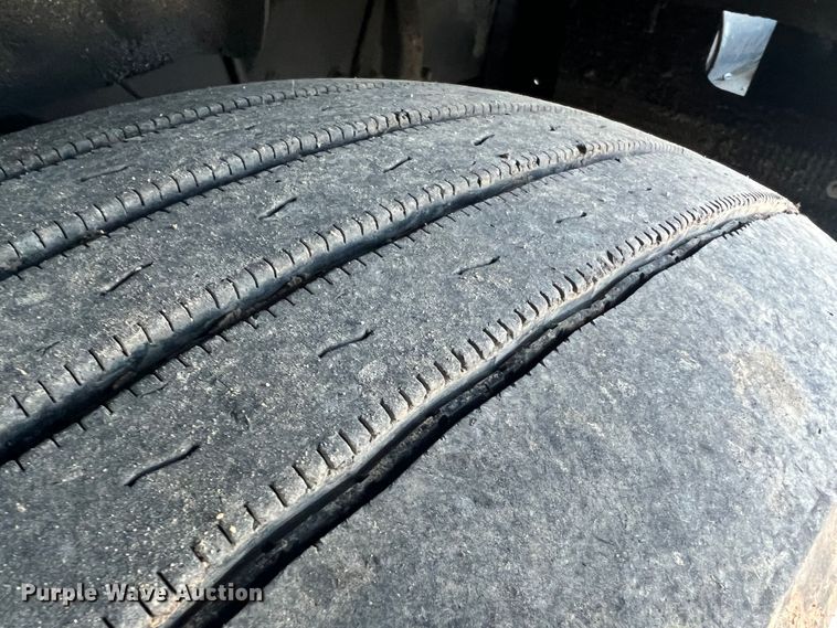 image for item MM9199 2005 Peterbilt 387  semi truck