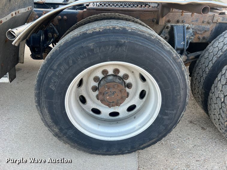 image for item MM9199 2005 Peterbilt 387  semi truck