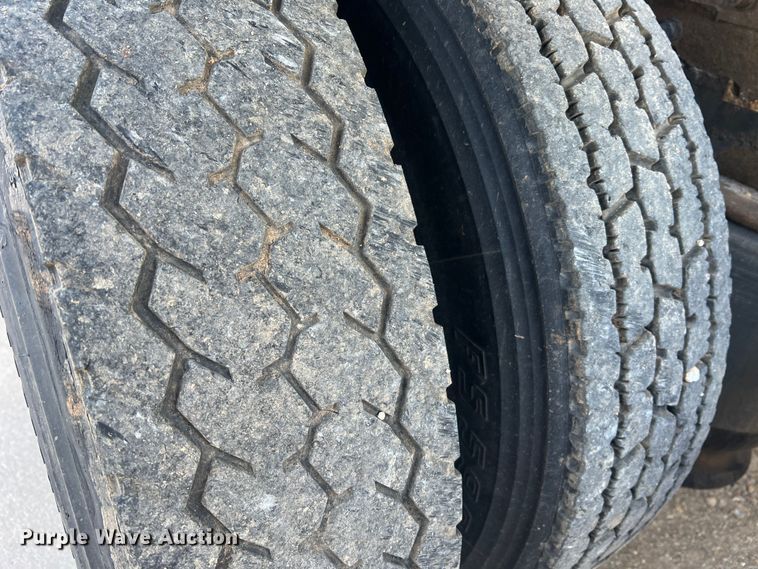 image for item MM9199 2005 Peterbilt 387  semi truck