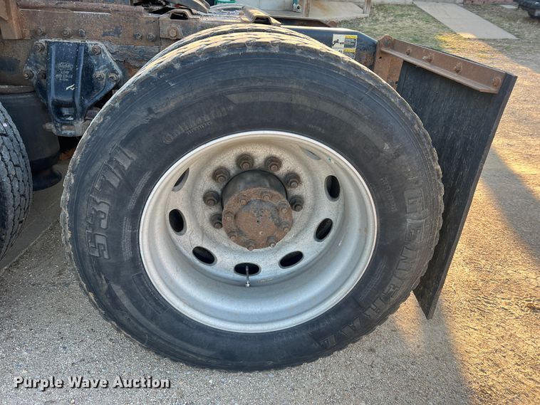 image for item MM9199 2005 Peterbilt 387  semi truck