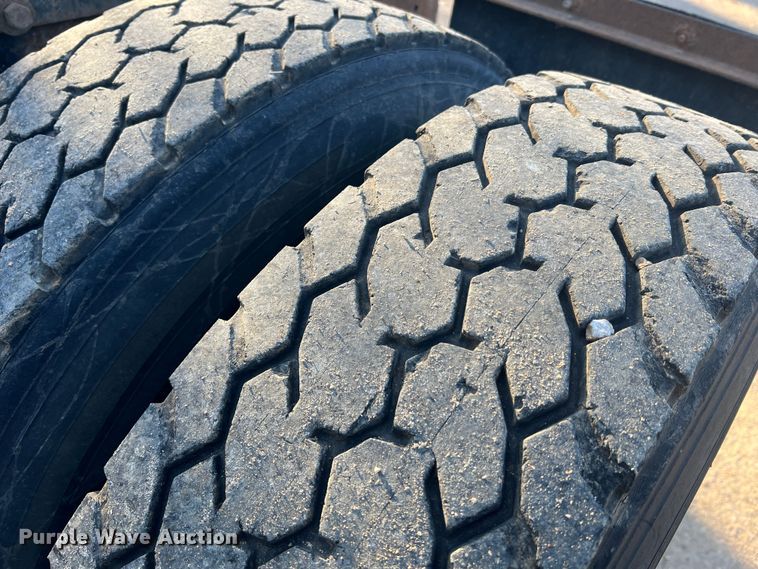 image for item MM9199 2005 Peterbilt 387  semi truck