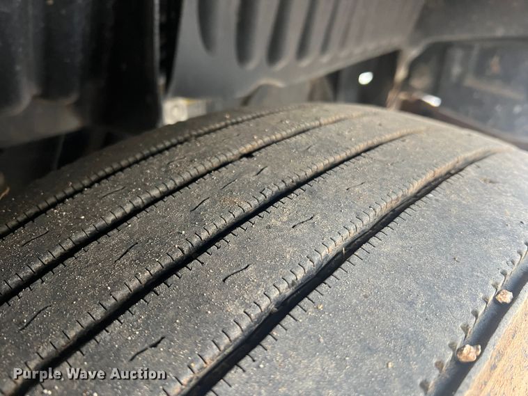 image for item MM9199 2005 Peterbilt 387  semi truck