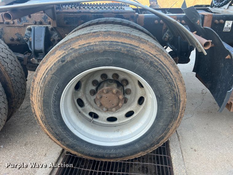 image for item MM9199 2005 Peterbilt 387  semi truck