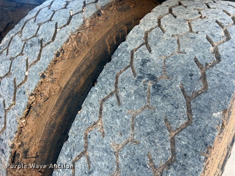 image for item MM9199 2005 Peterbilt 387  semi truck