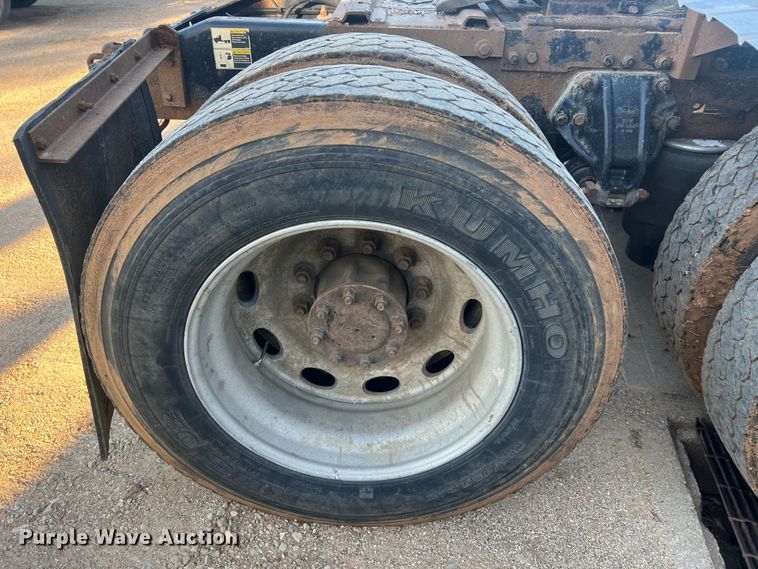 image for item MM9199 2005 Peterbilt 387  semi truck