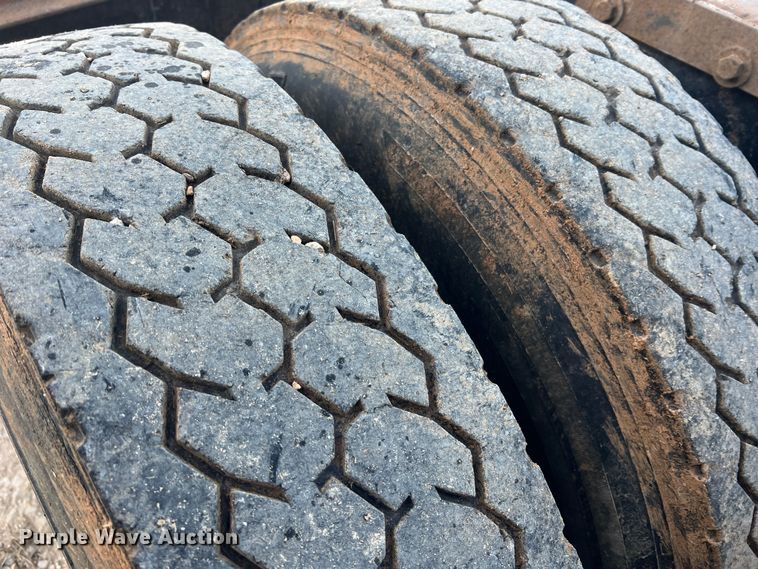 image for item MM9199 2005 Peterbilt 387  semi truck