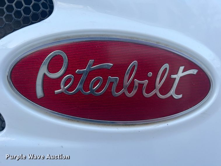 image for item MM9199 2005 Peterbilt 387  semi truck