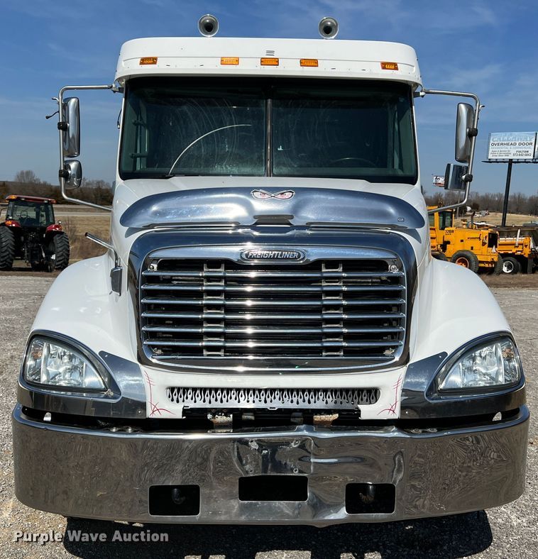 image for item MM9227 2001 Freightliner Columbia  semi truck