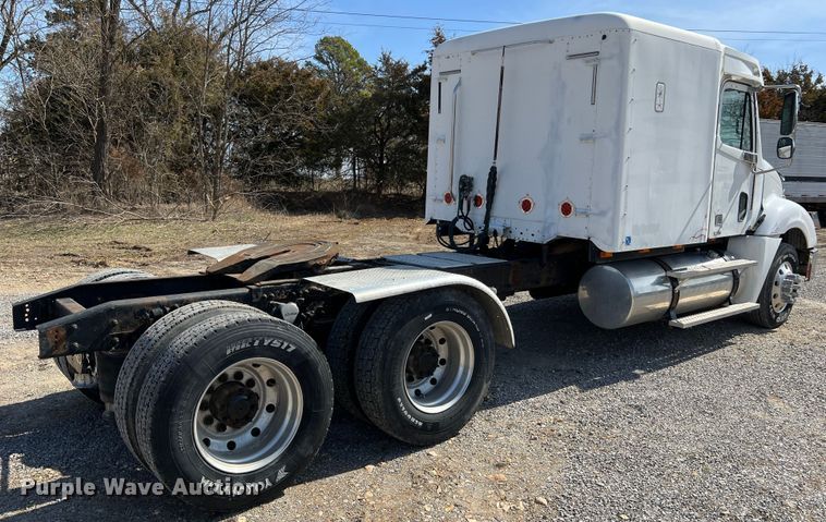 image for item MM9227 2001 Freightliner Columbia  semi truck