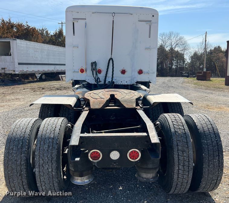 image for item MM9227 2001 Freightliner Columbia  semi truck